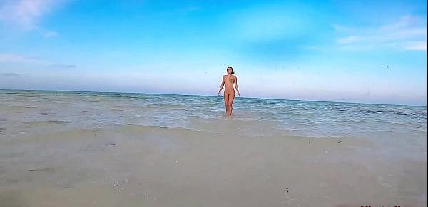  Nude Cutie Public Blowjob Big Dick and Swallows Cum on the Sea Beach